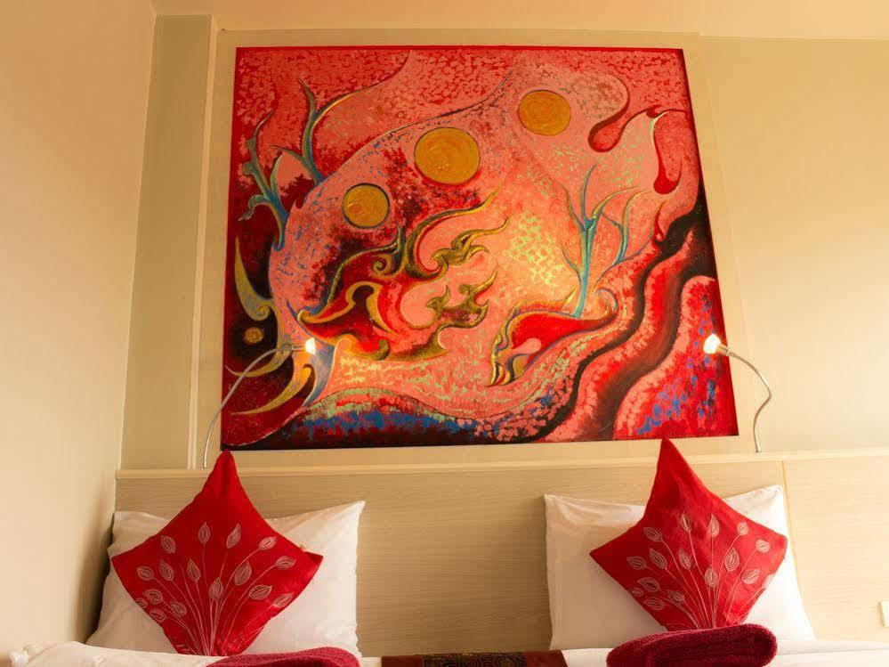 Beehive Magenta Patong Hostel