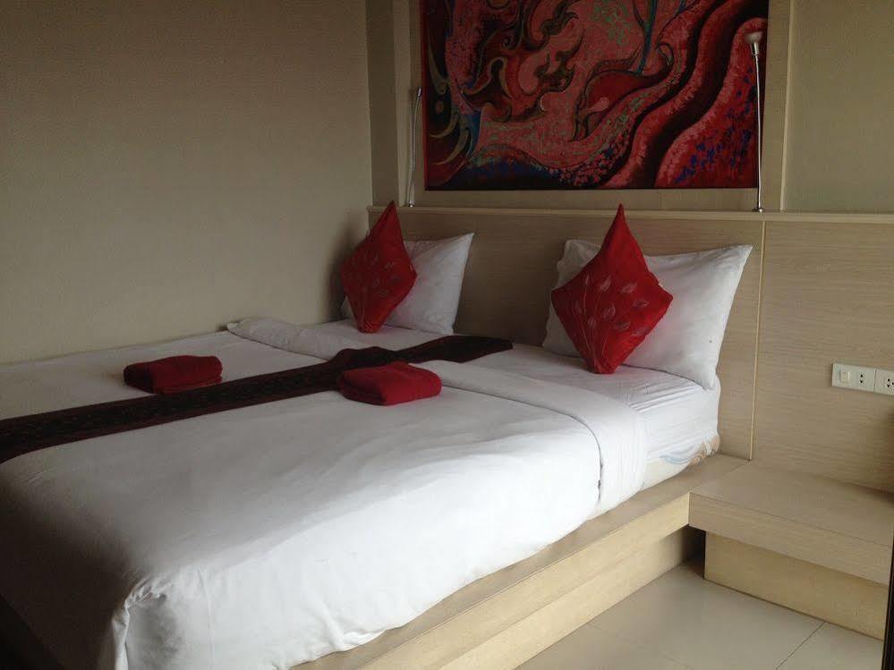 Beehive Magenta Patong *