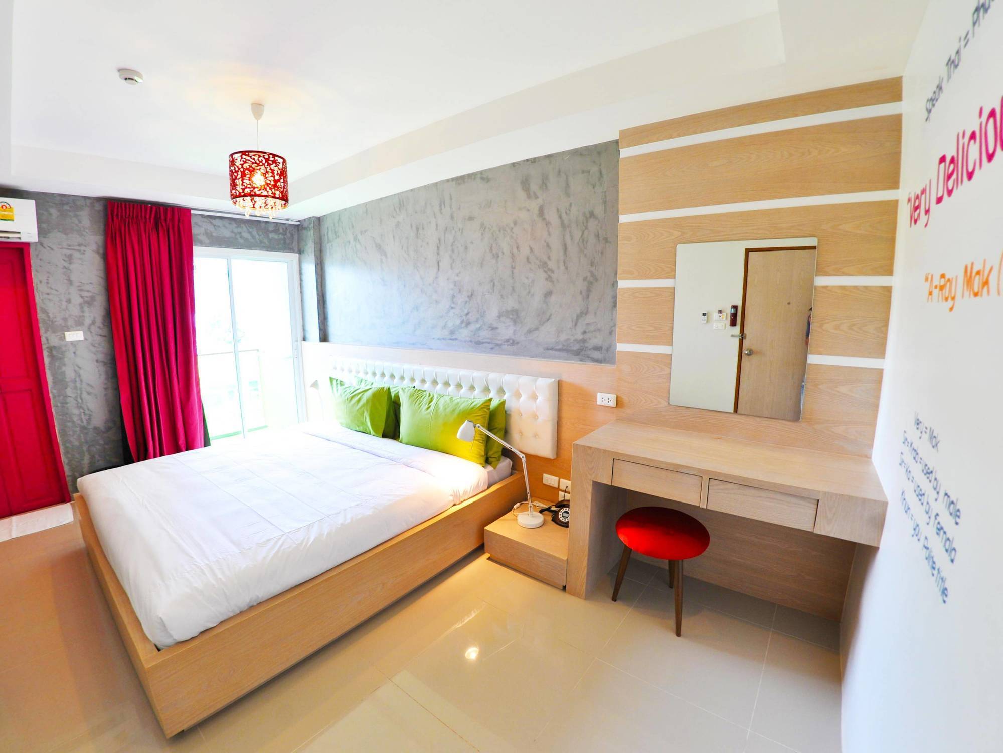 Hotel New Life Phuket 3*