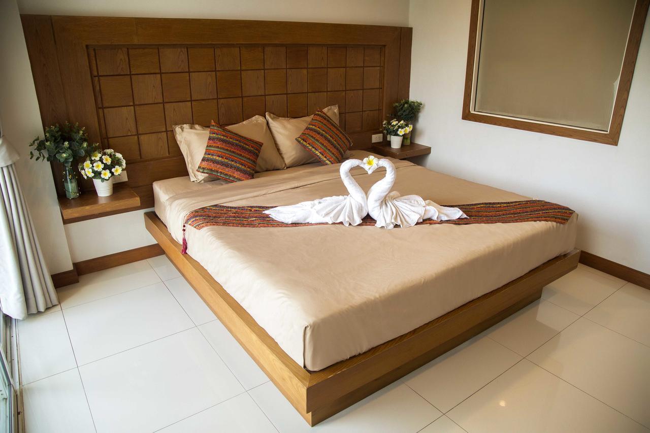 Thira Hotel 3*