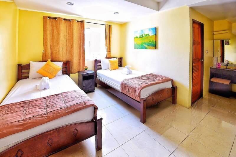 Square One Hotel