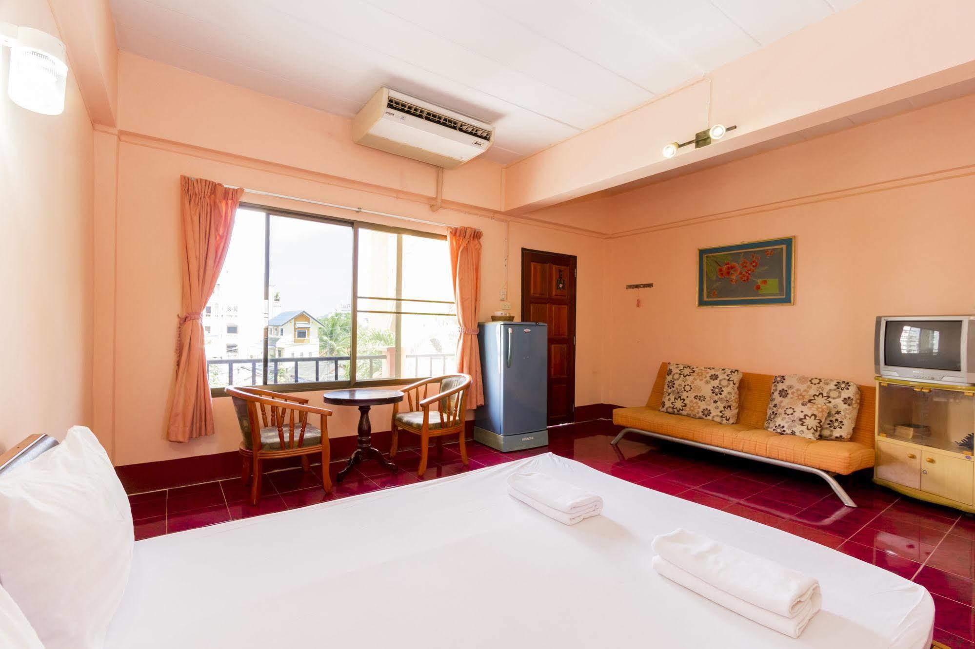 Hostel Baan Lukkan *