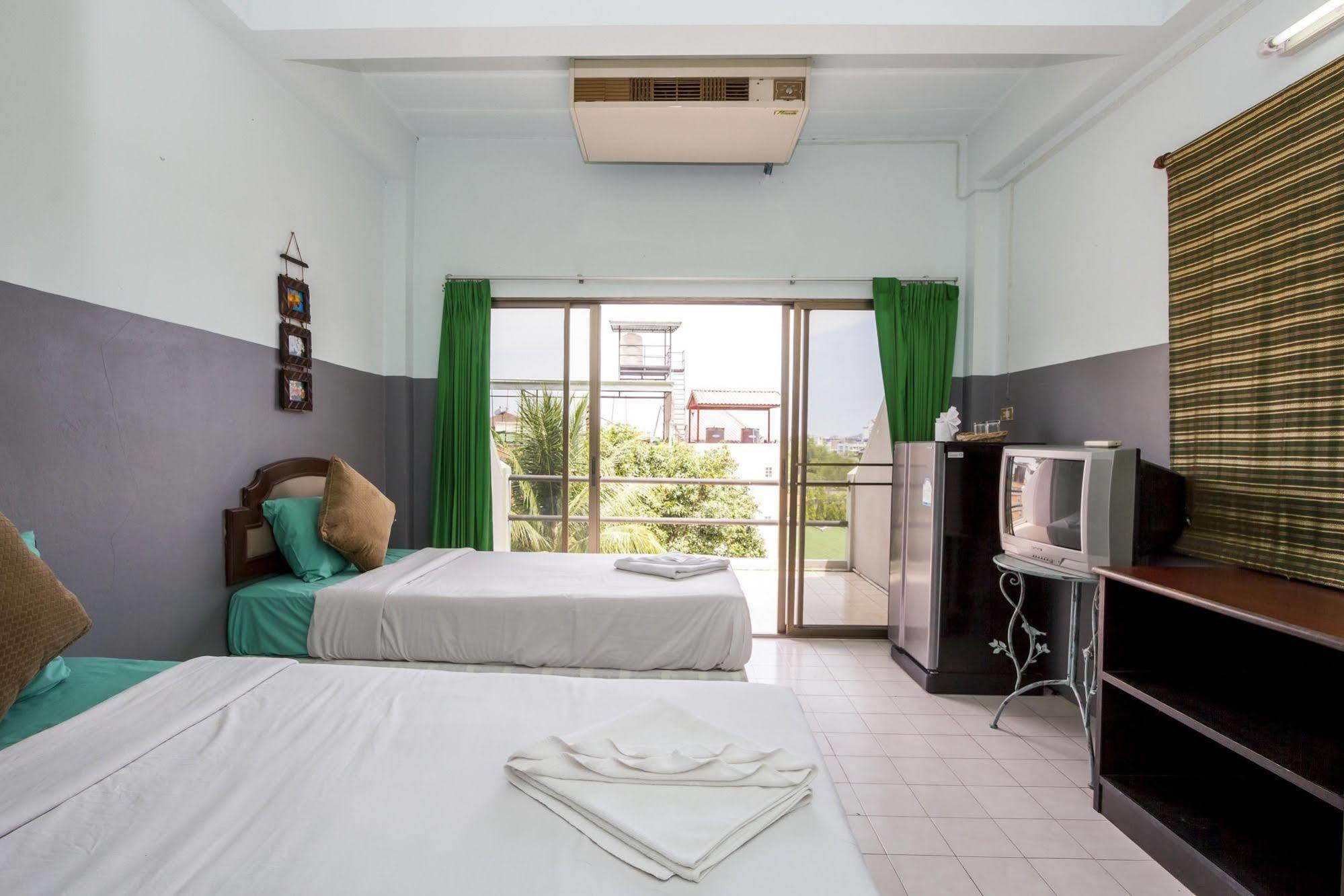 Baan Lukkan Hostel Patong