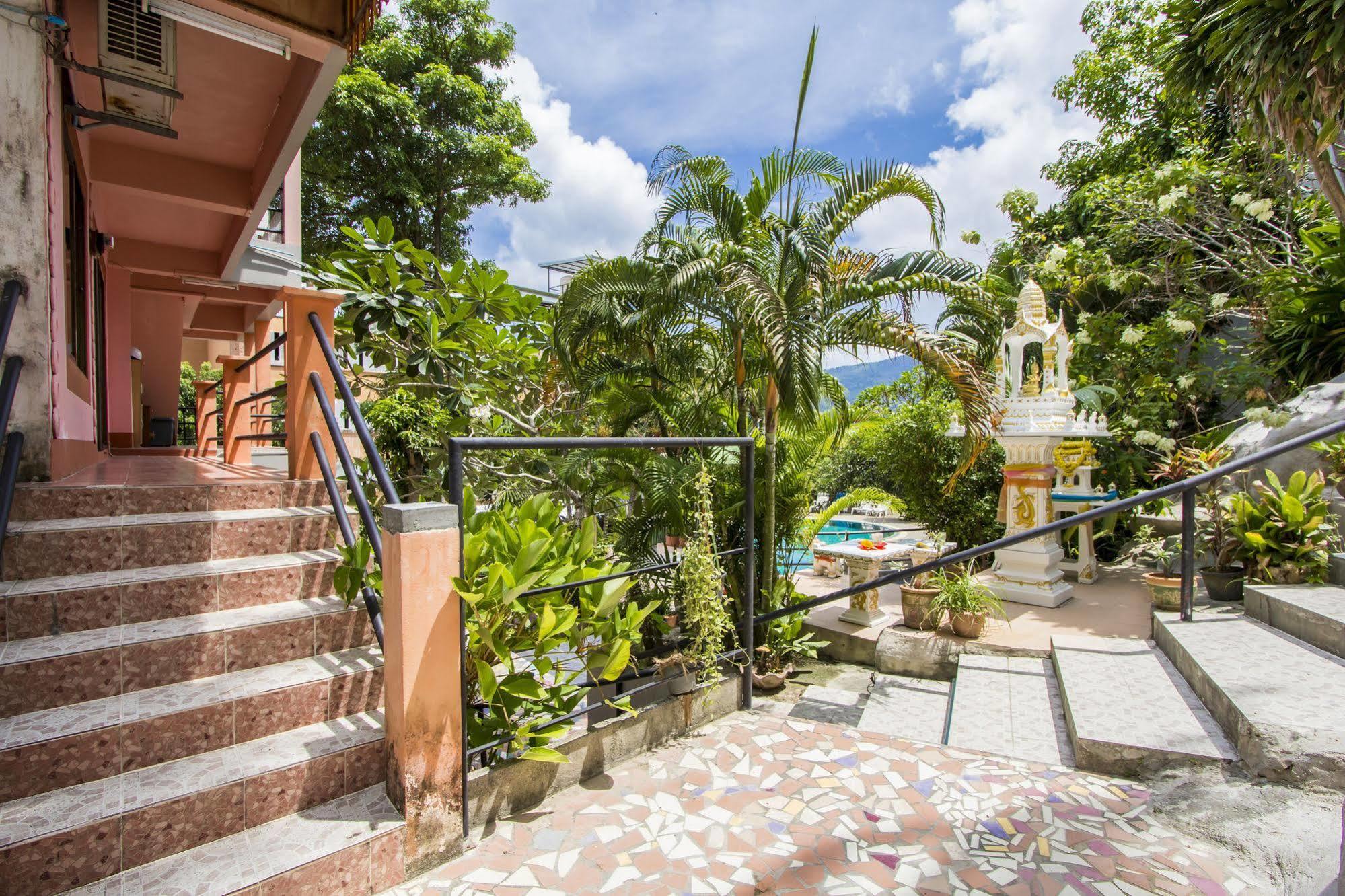 Baan Lukkan Hostel *
