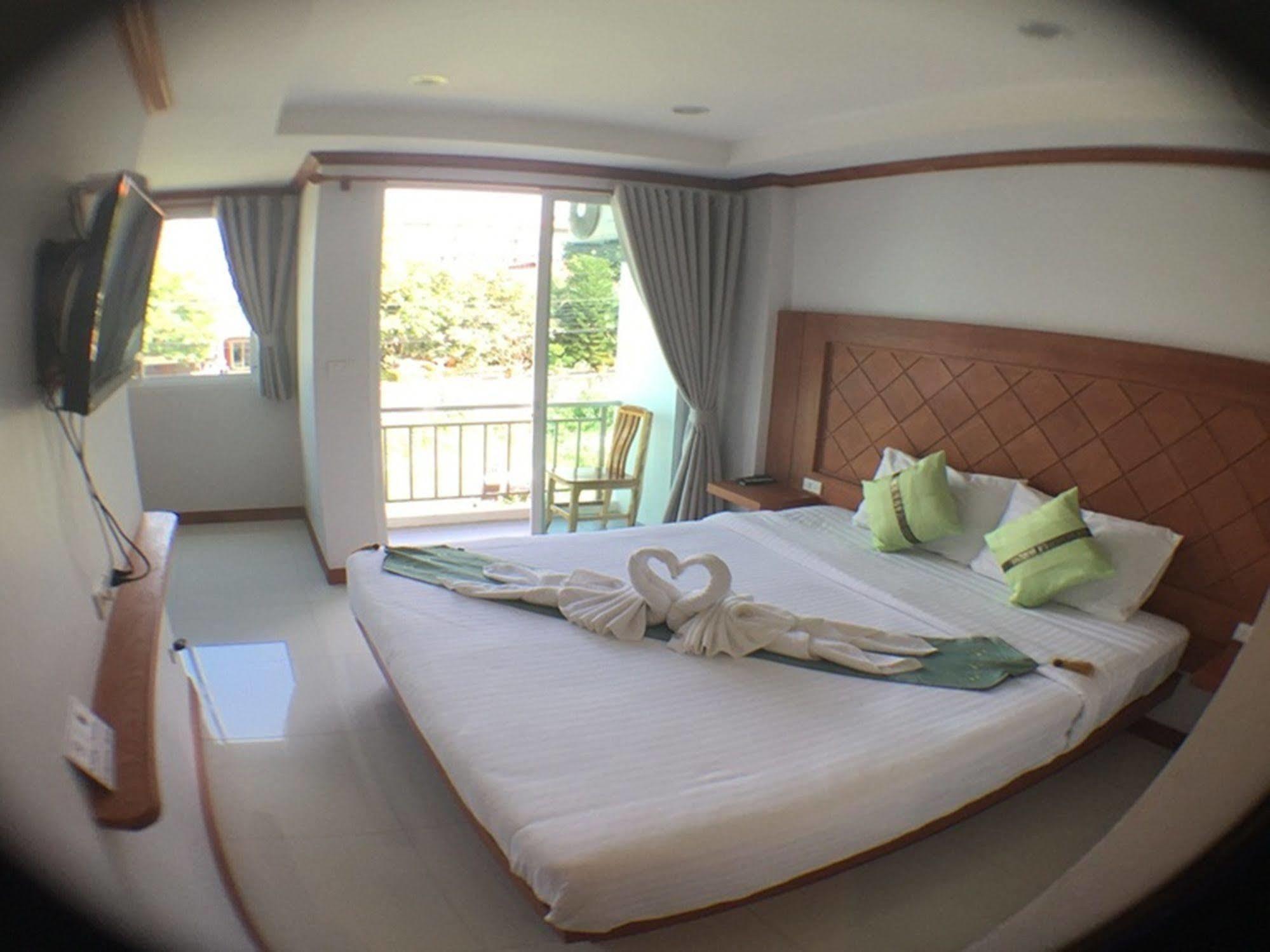 Hotel Thira 3*