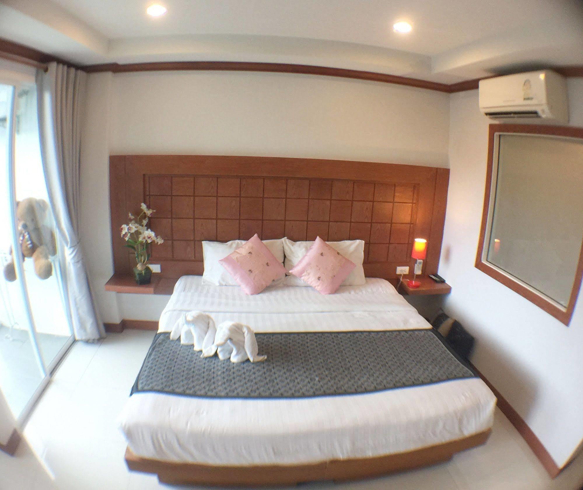 Hotel Thira