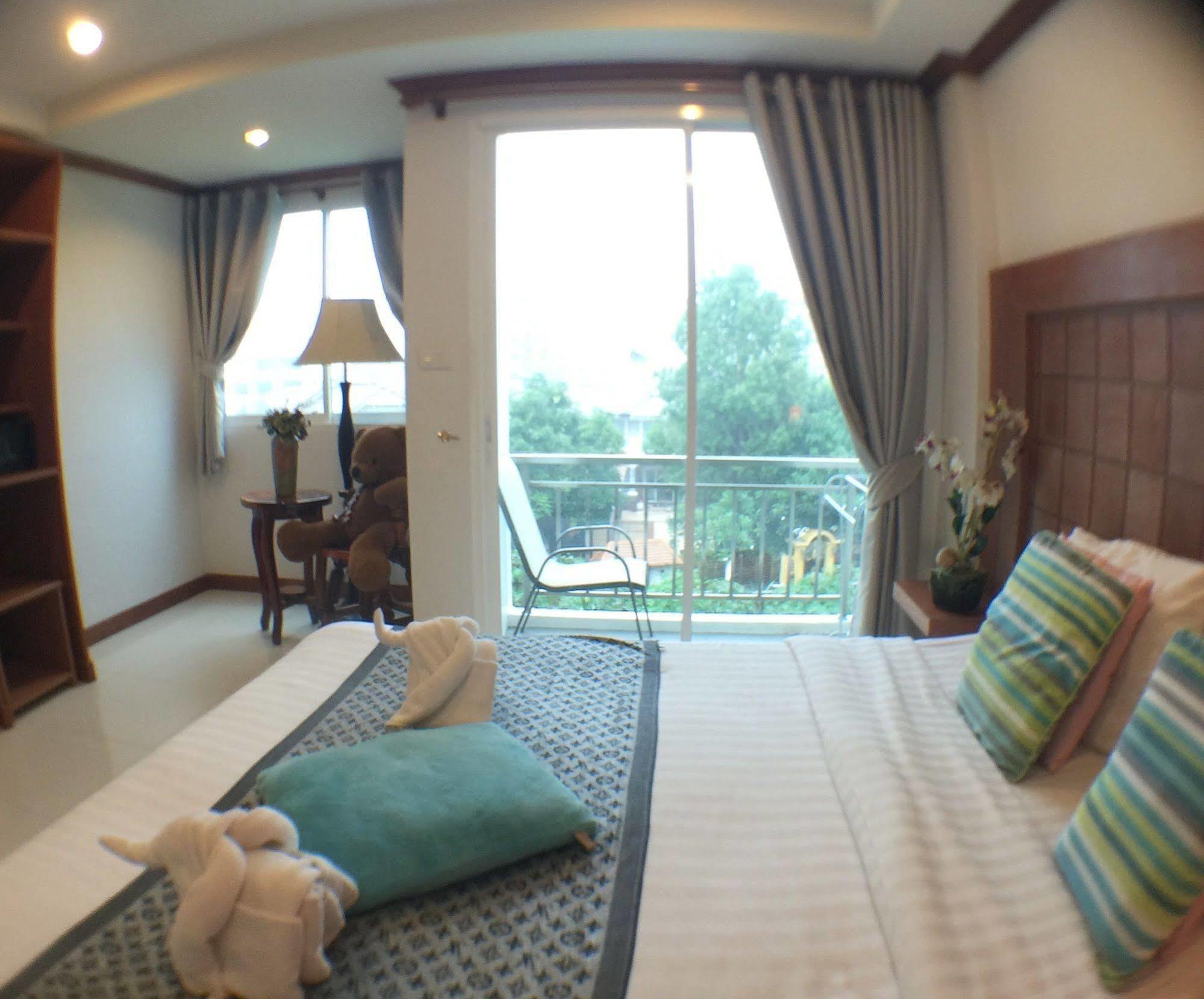 Hotel Thira