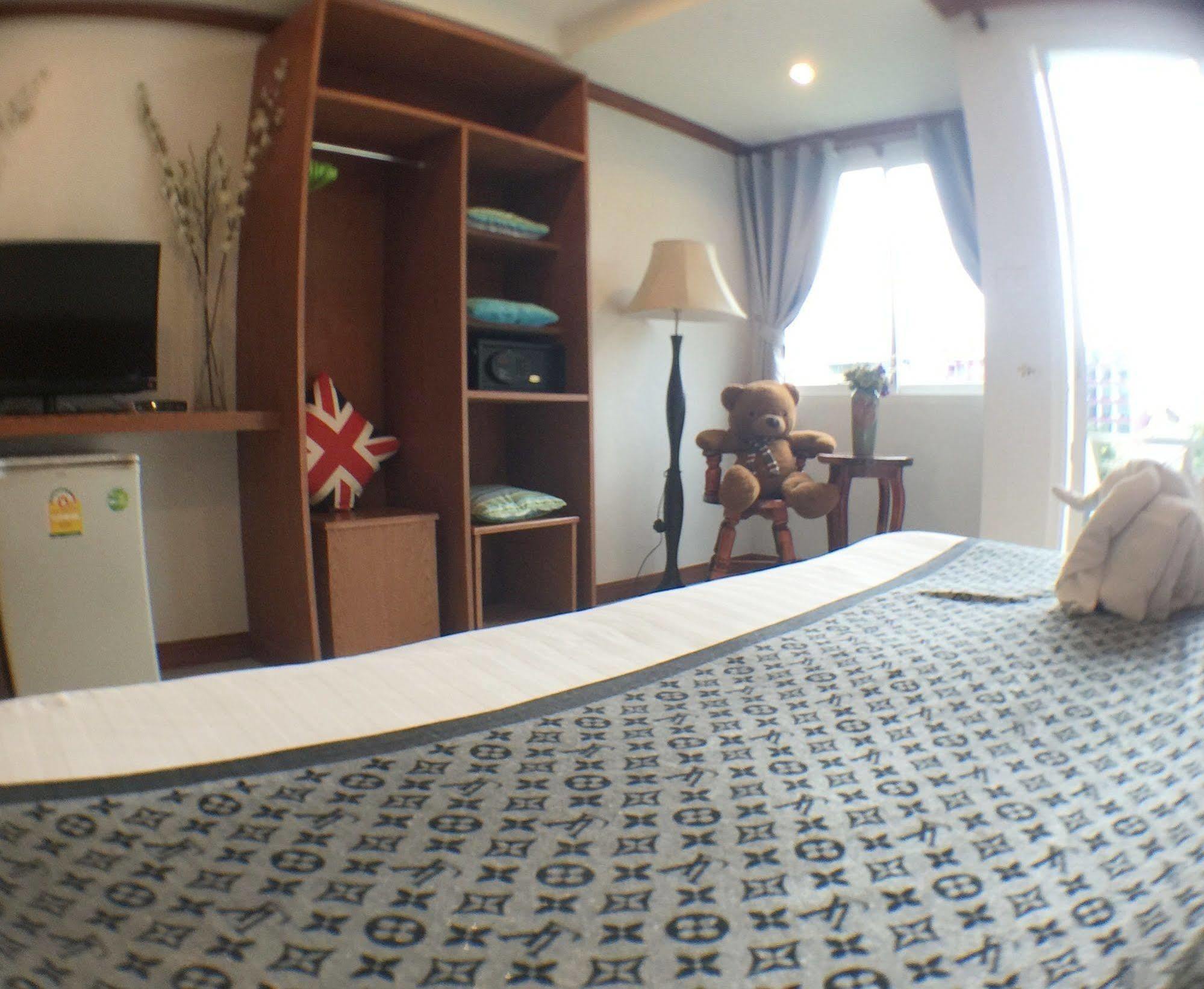 Thira Hotel