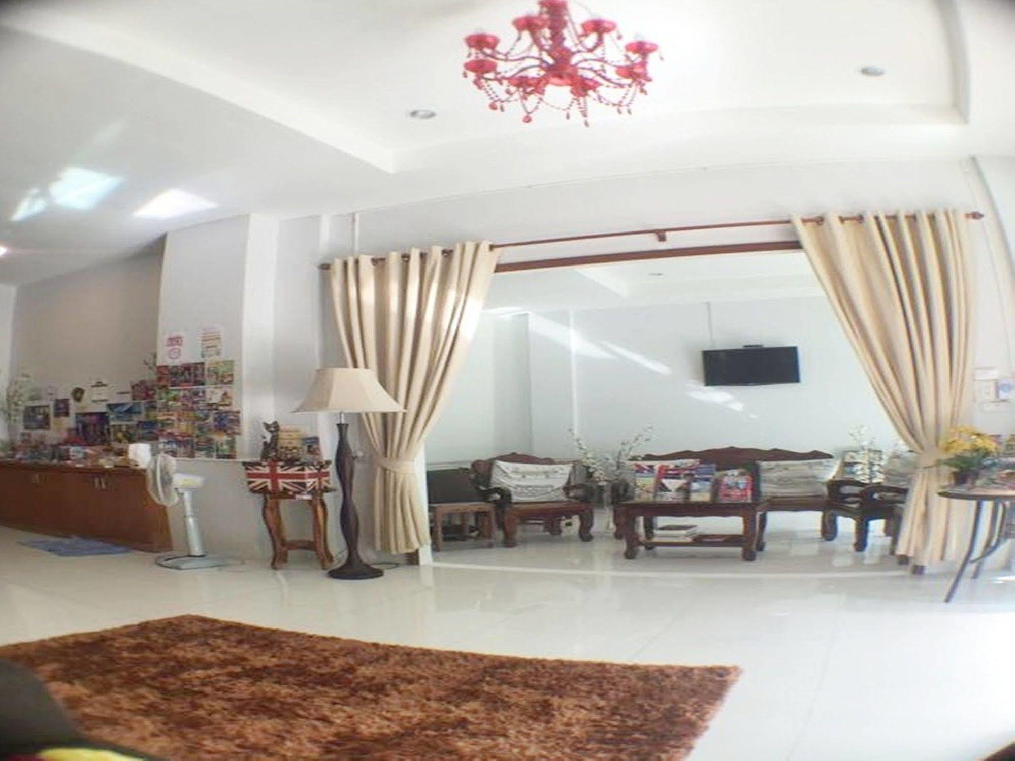 Hotel Thira