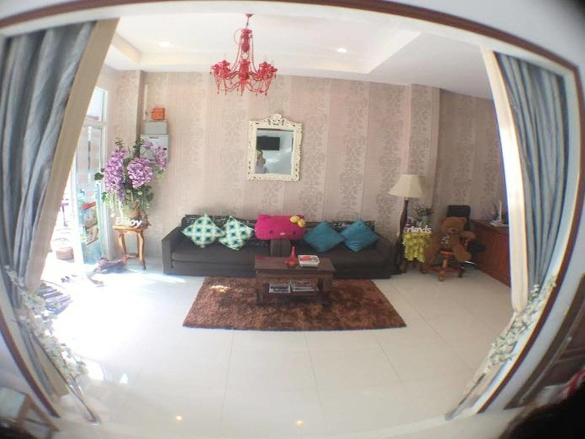 Hotel Thira
