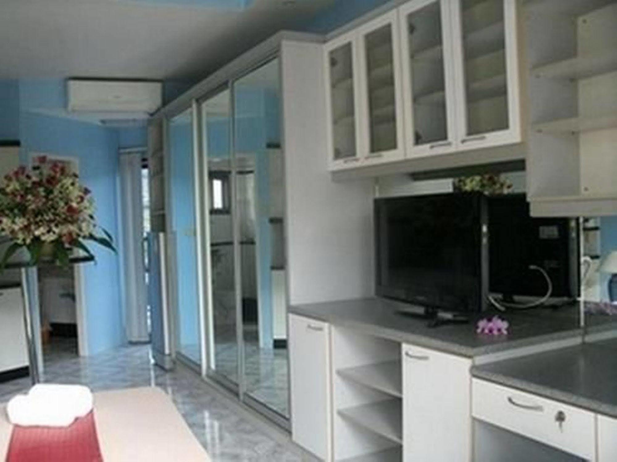 Club Near The By Plh Phuket Apartment