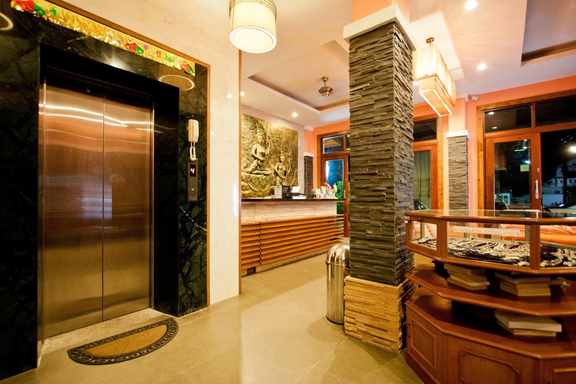The Hotel 2*