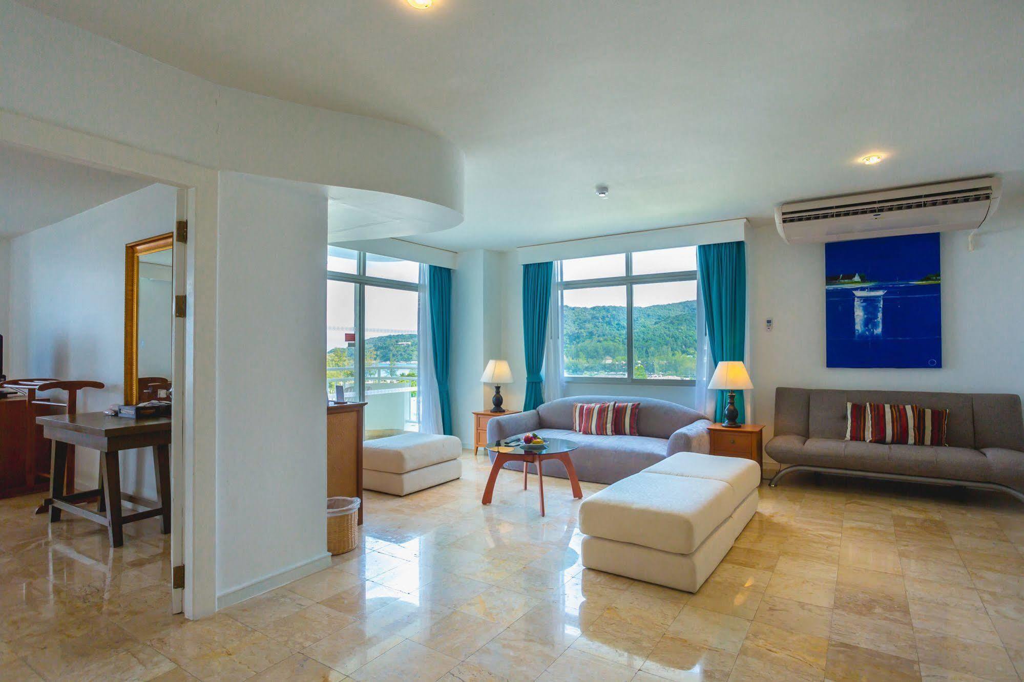 Waterfront Phuket By Centara 4*