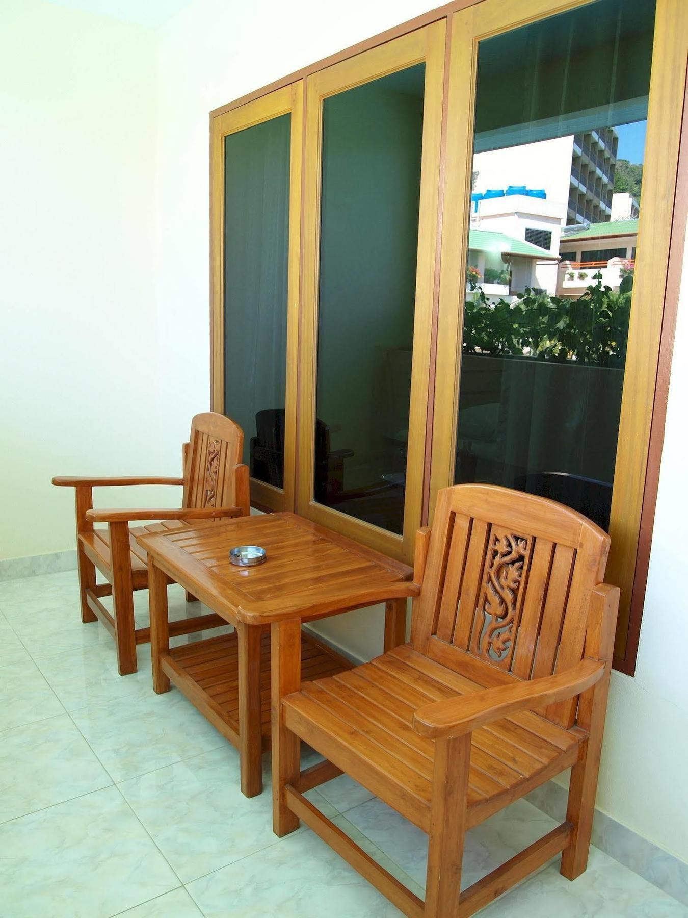 Village Hotel Karon