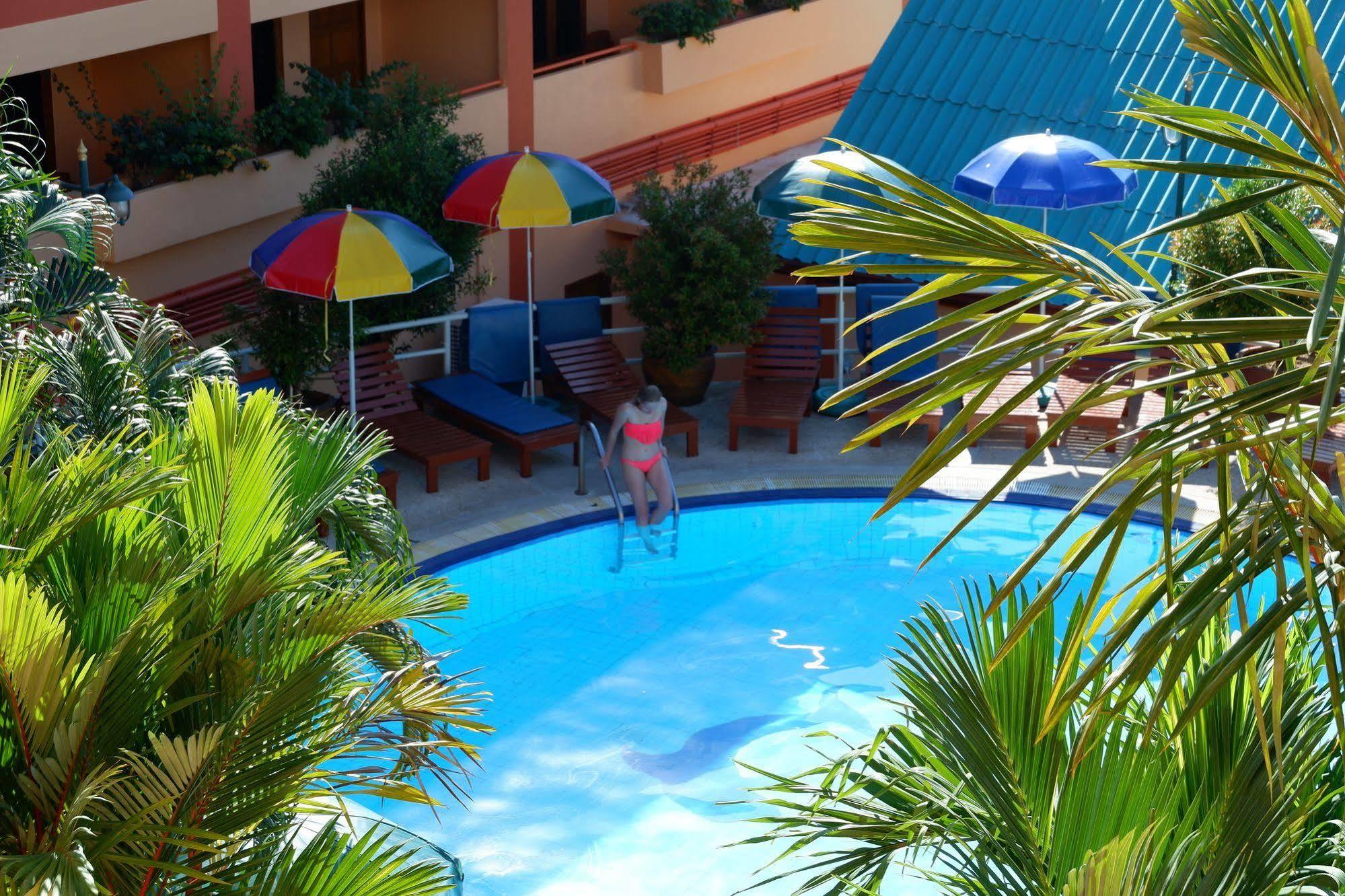 Village Hotel 3*