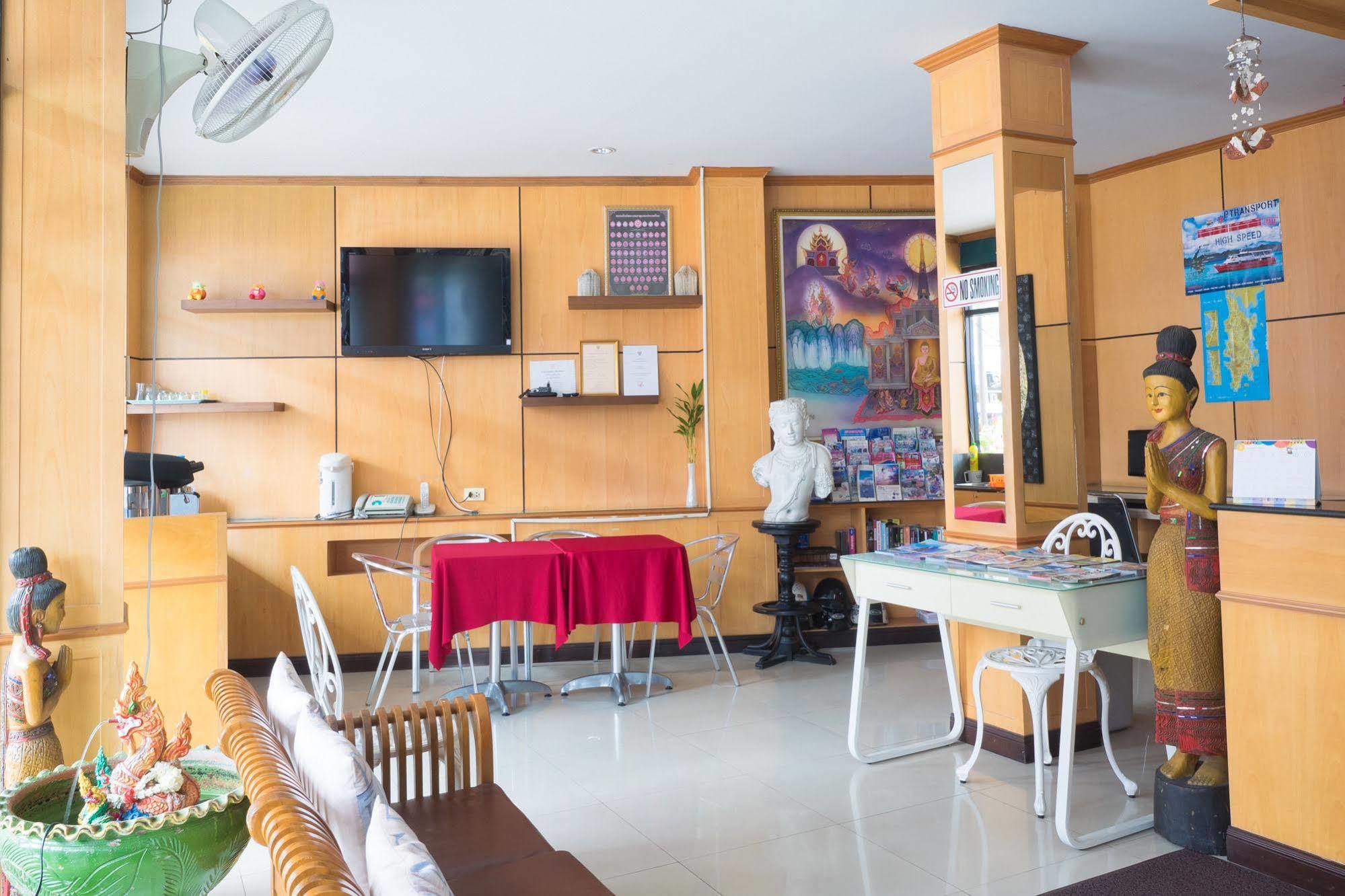 Hostel Beehive Magenta Patong *