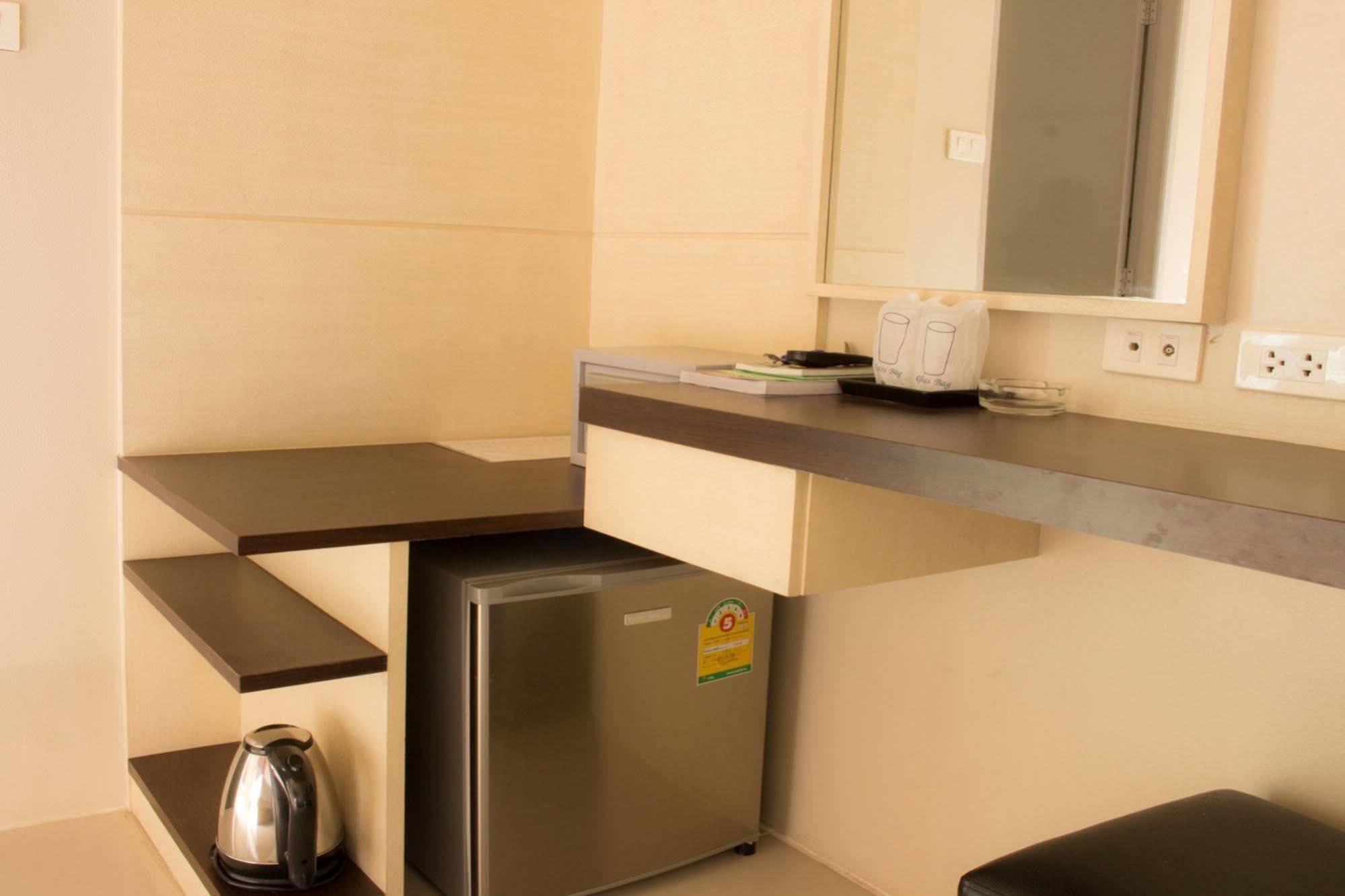 Hostel Beehive Magenta Patong *