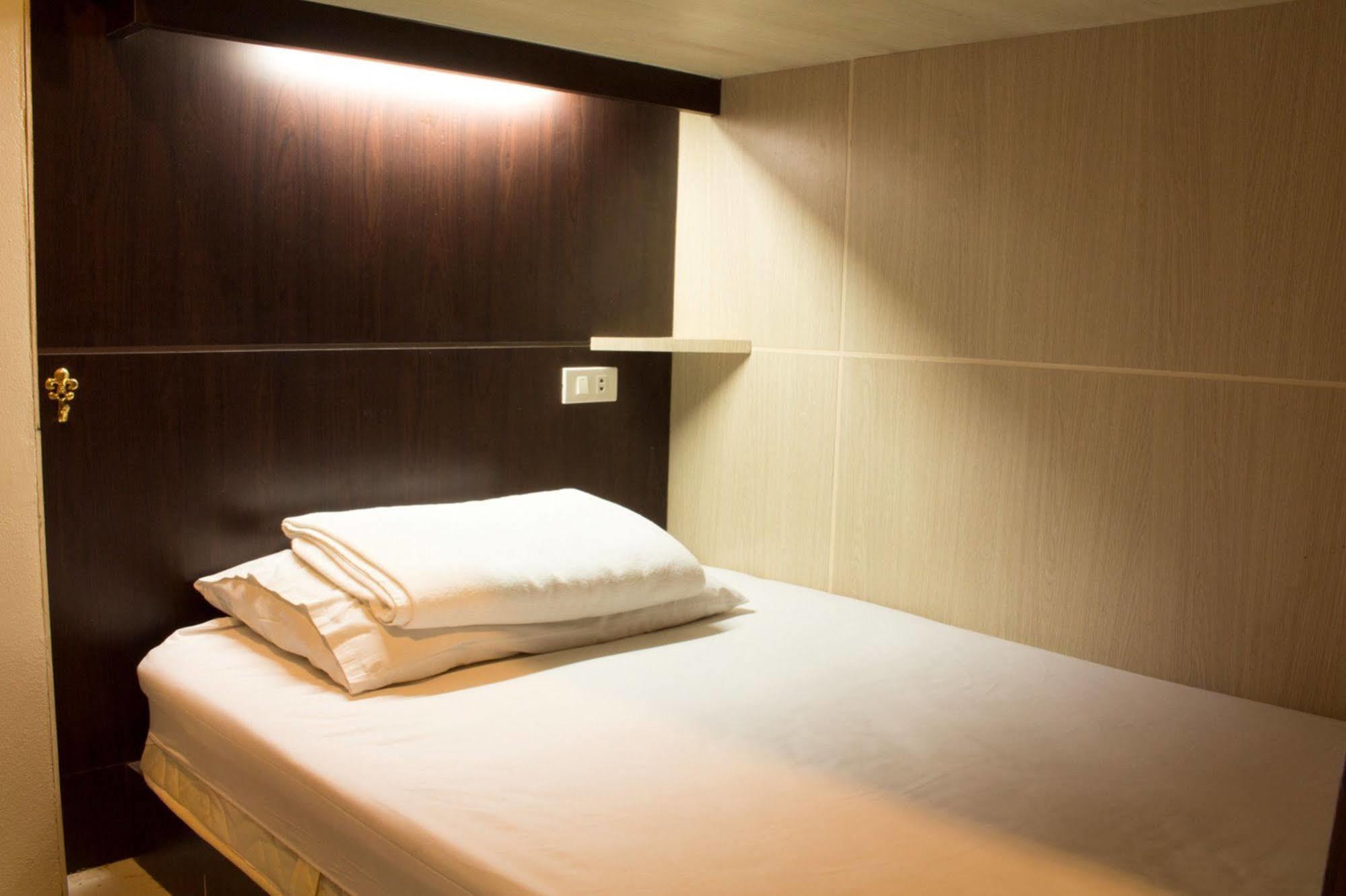 Hostel Beehive Magenta Patong *
