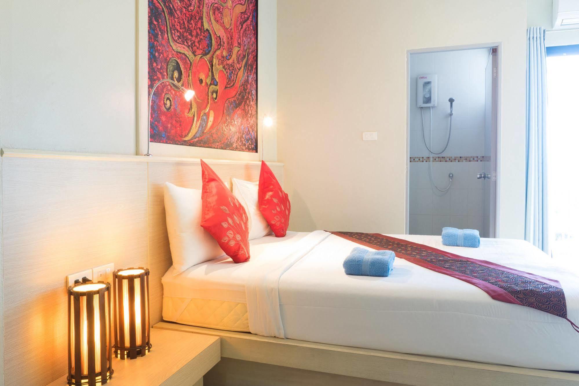 Beehive Magenta Patong * Phuket