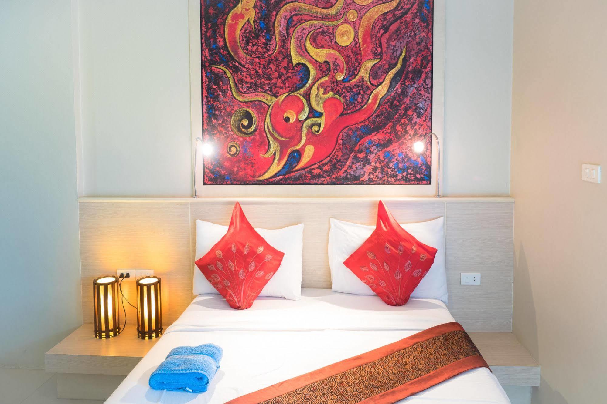 Beehive Magenta Patong Hostel Phuket