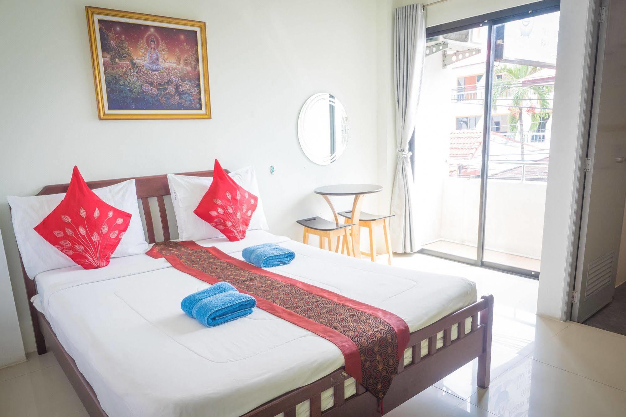 Beehive Magenta Patong Hostel *