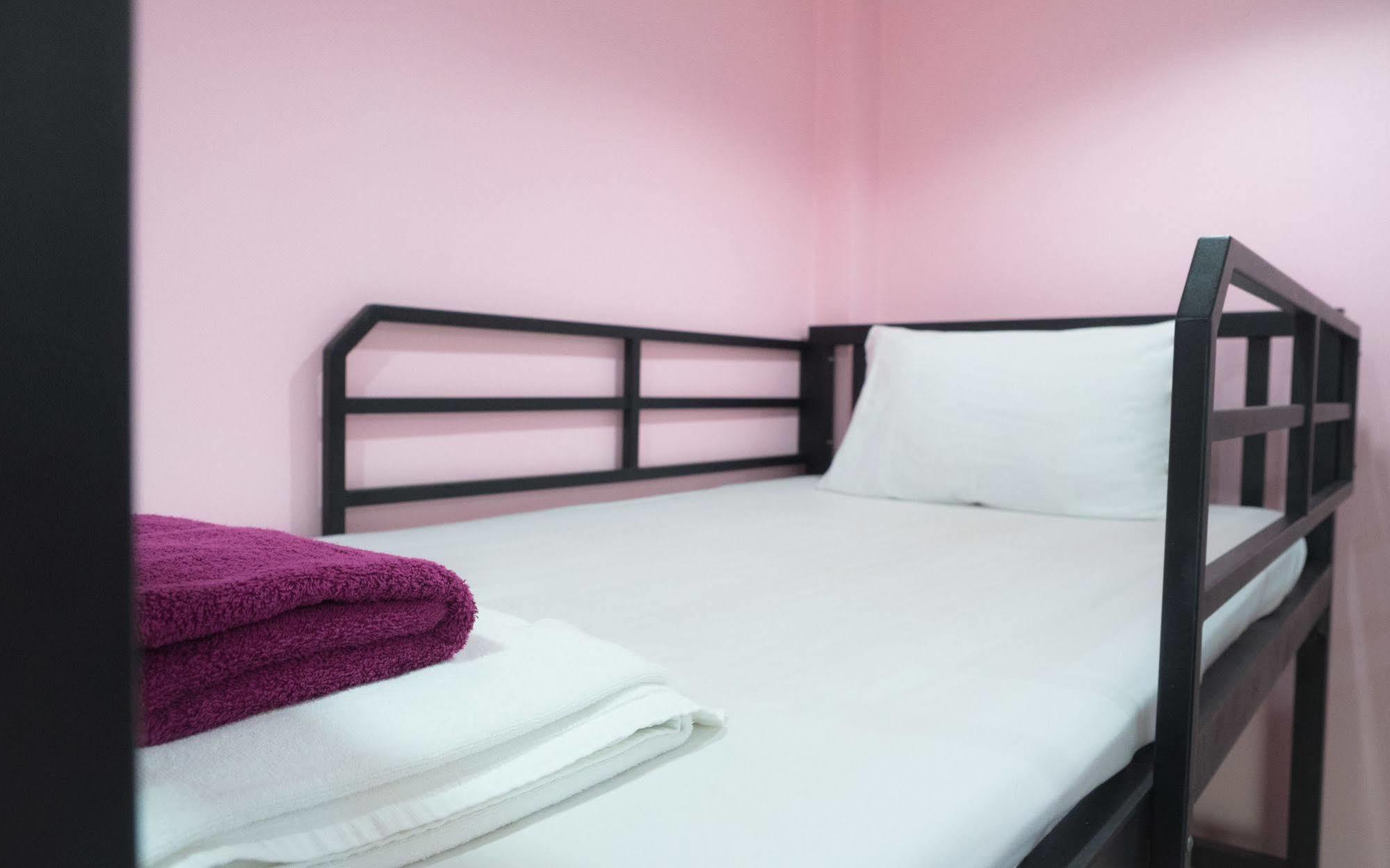Beehive Magenta Patong Hostel *