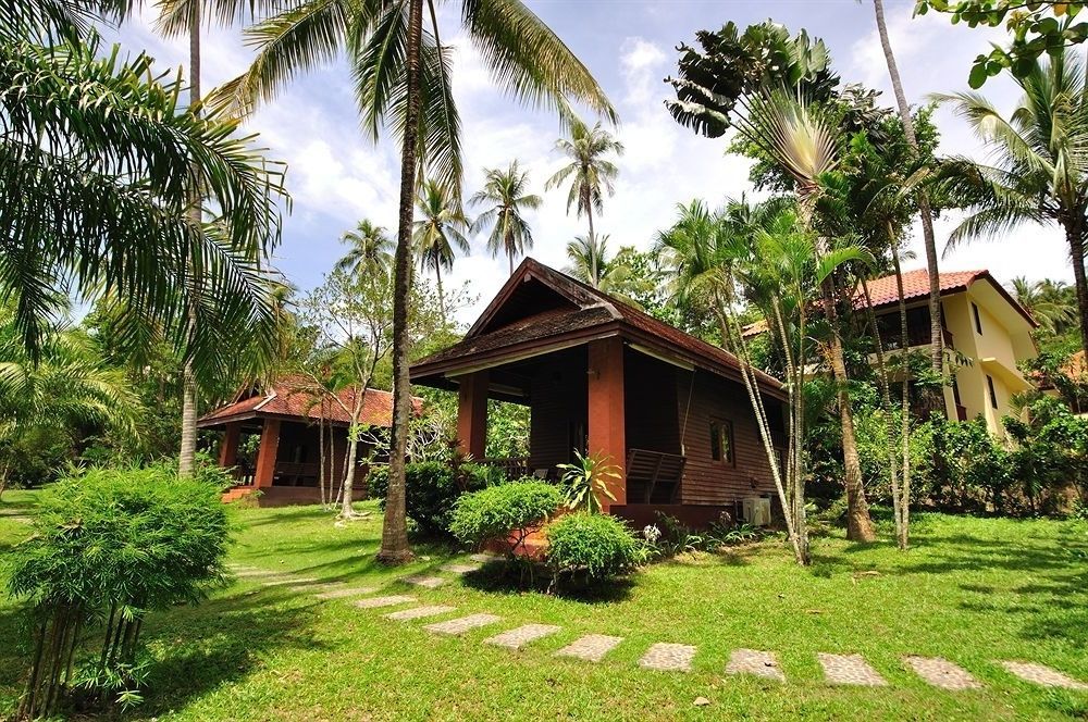 Baan Mai Beachfront Hotel 3*