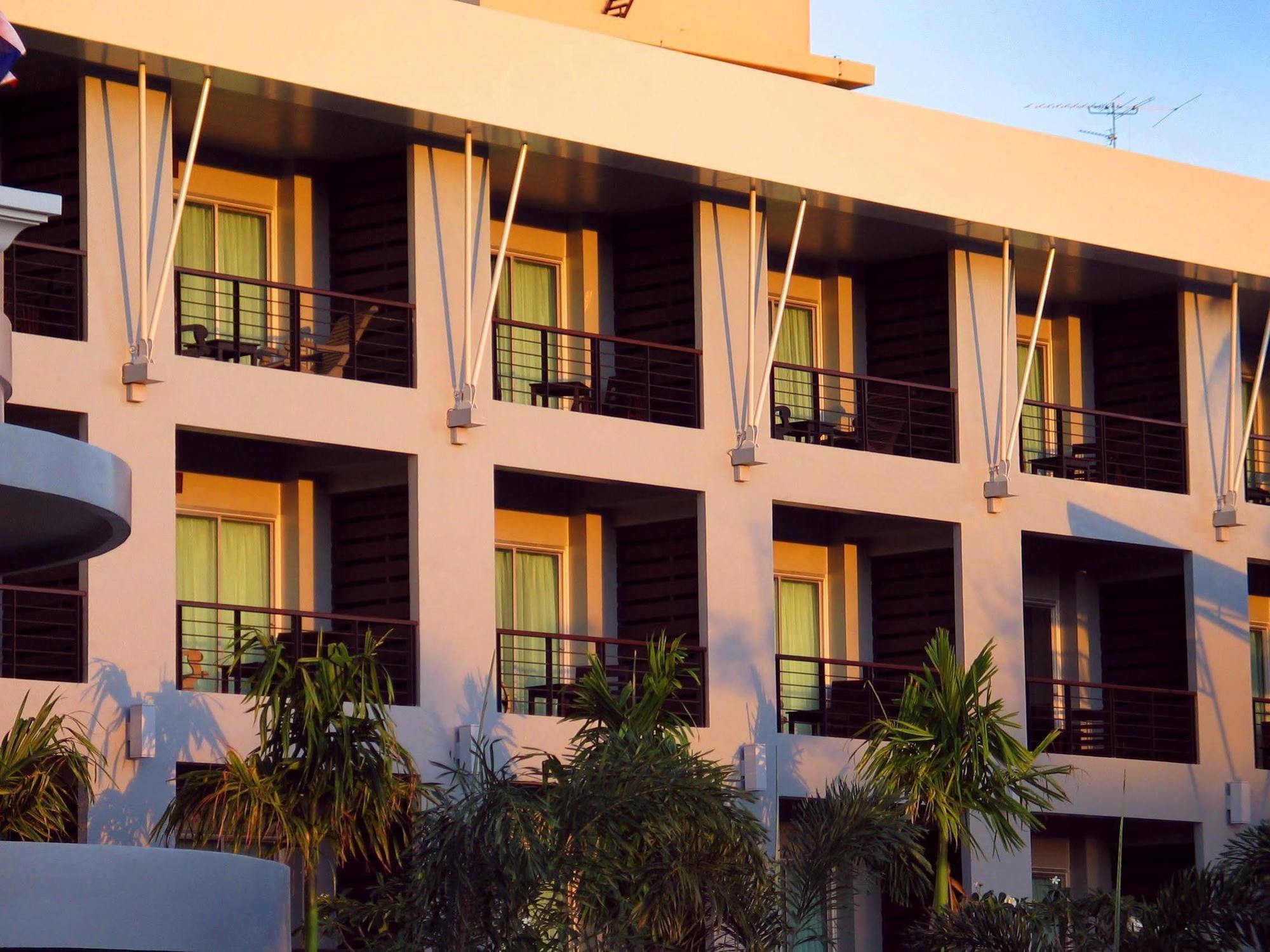 Baan Suwantawe Hotel