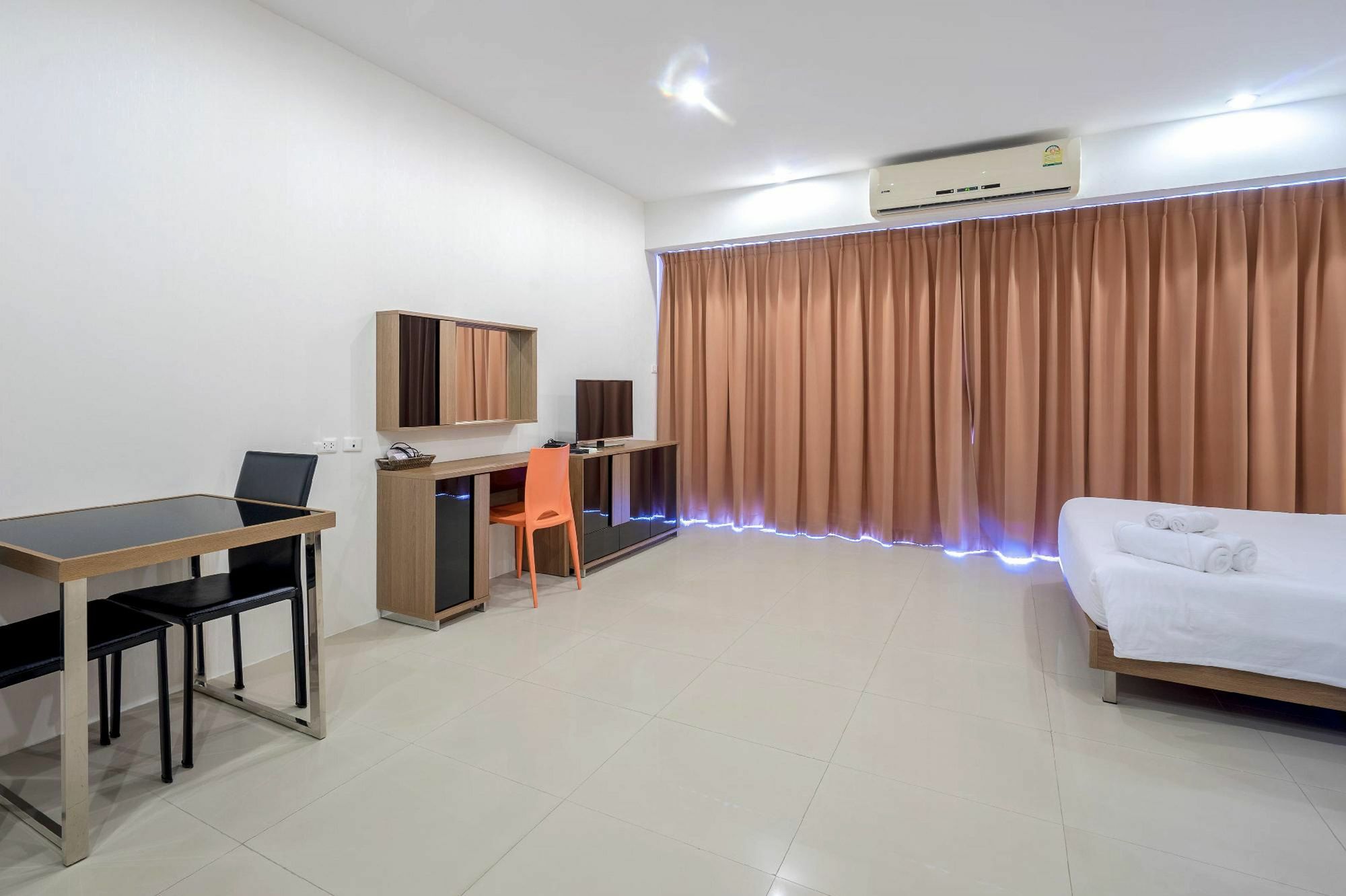 Chic Residences At