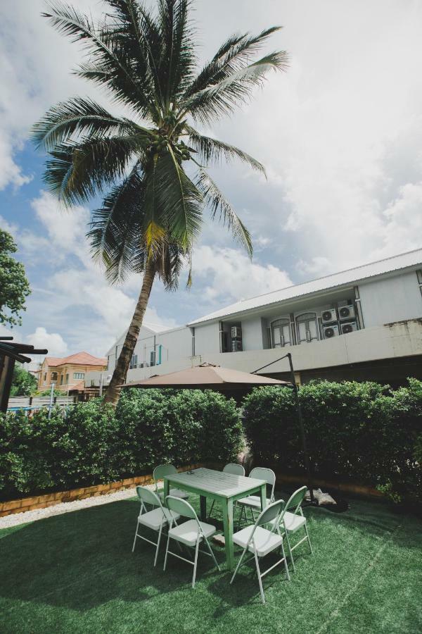 White Poshtel Asrama *
