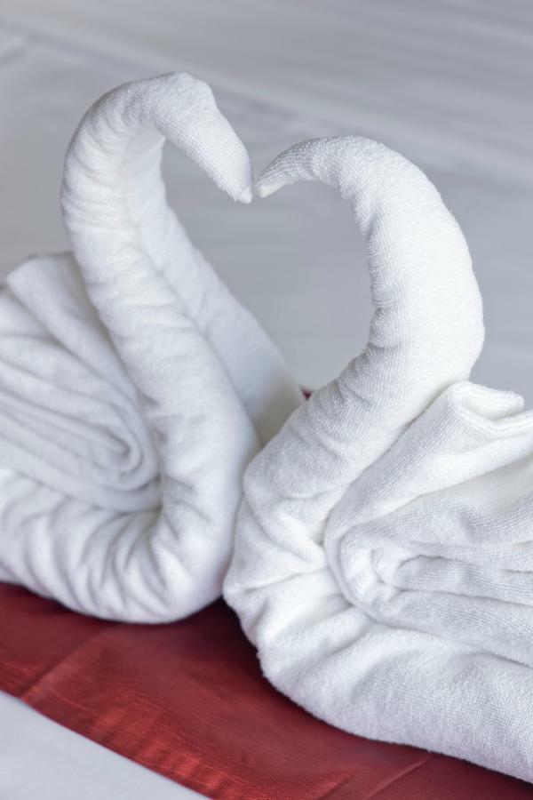 White Sky Boutique 2*