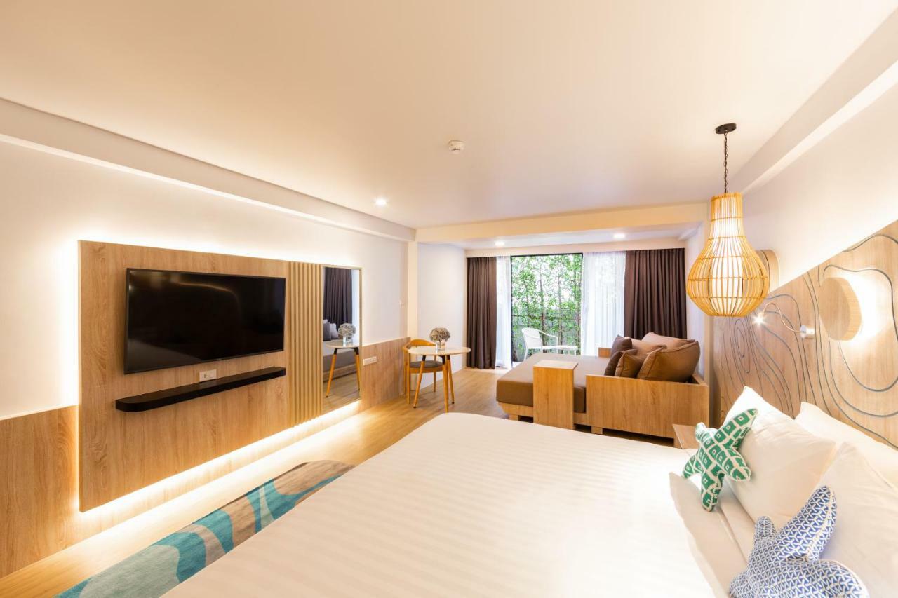 Hotel Liv Phuket Beachfront
