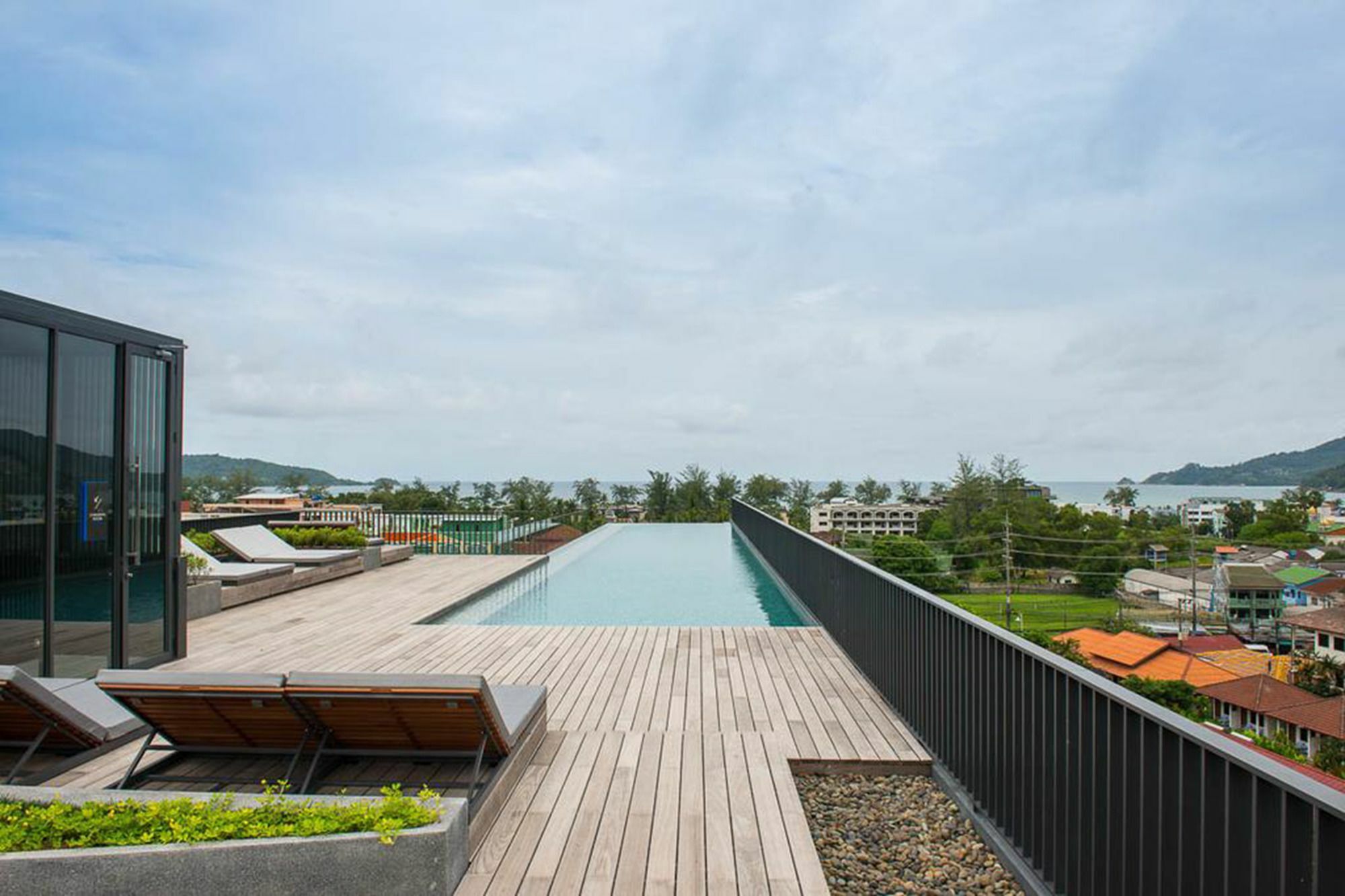 The Deck By Favstay Apartment Patong