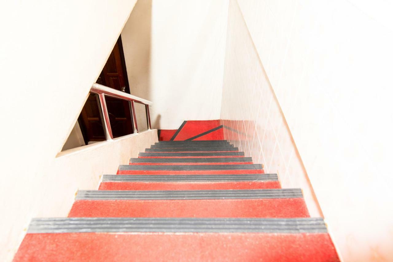 Oyo 320 Regent 2002 Hotel