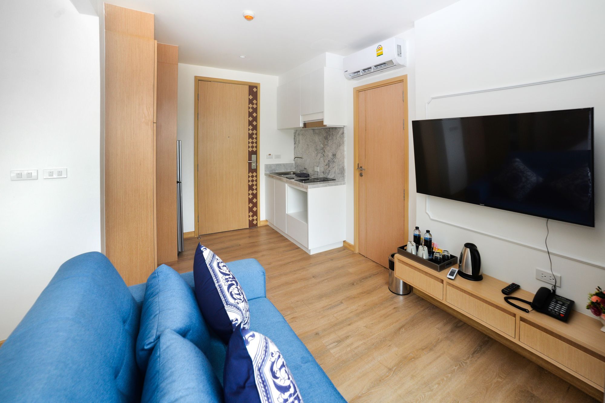 Aristo 2 Front - By Holy Cow 712 Hotel 3*