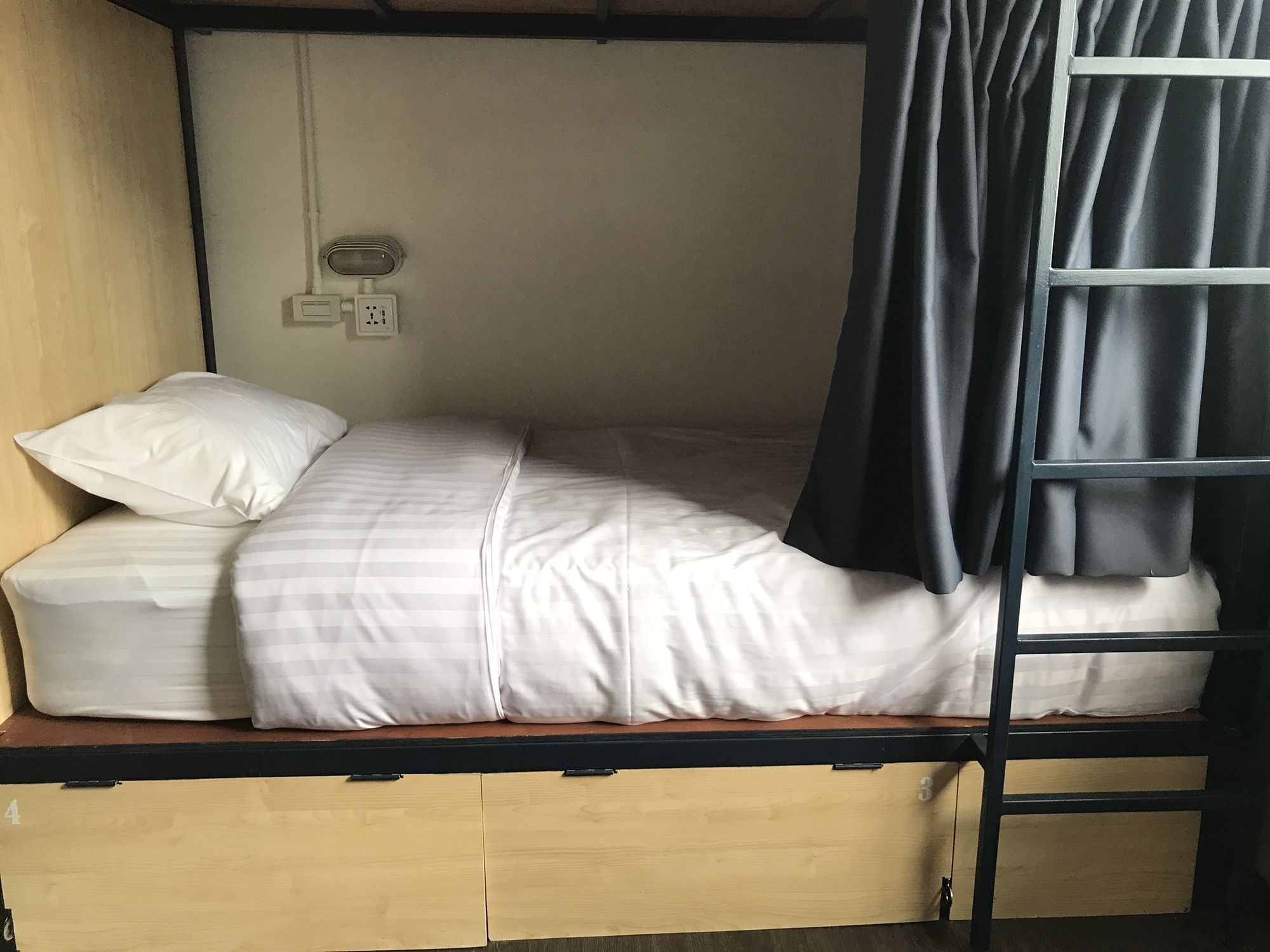 White Poshtel Asrama Phuket