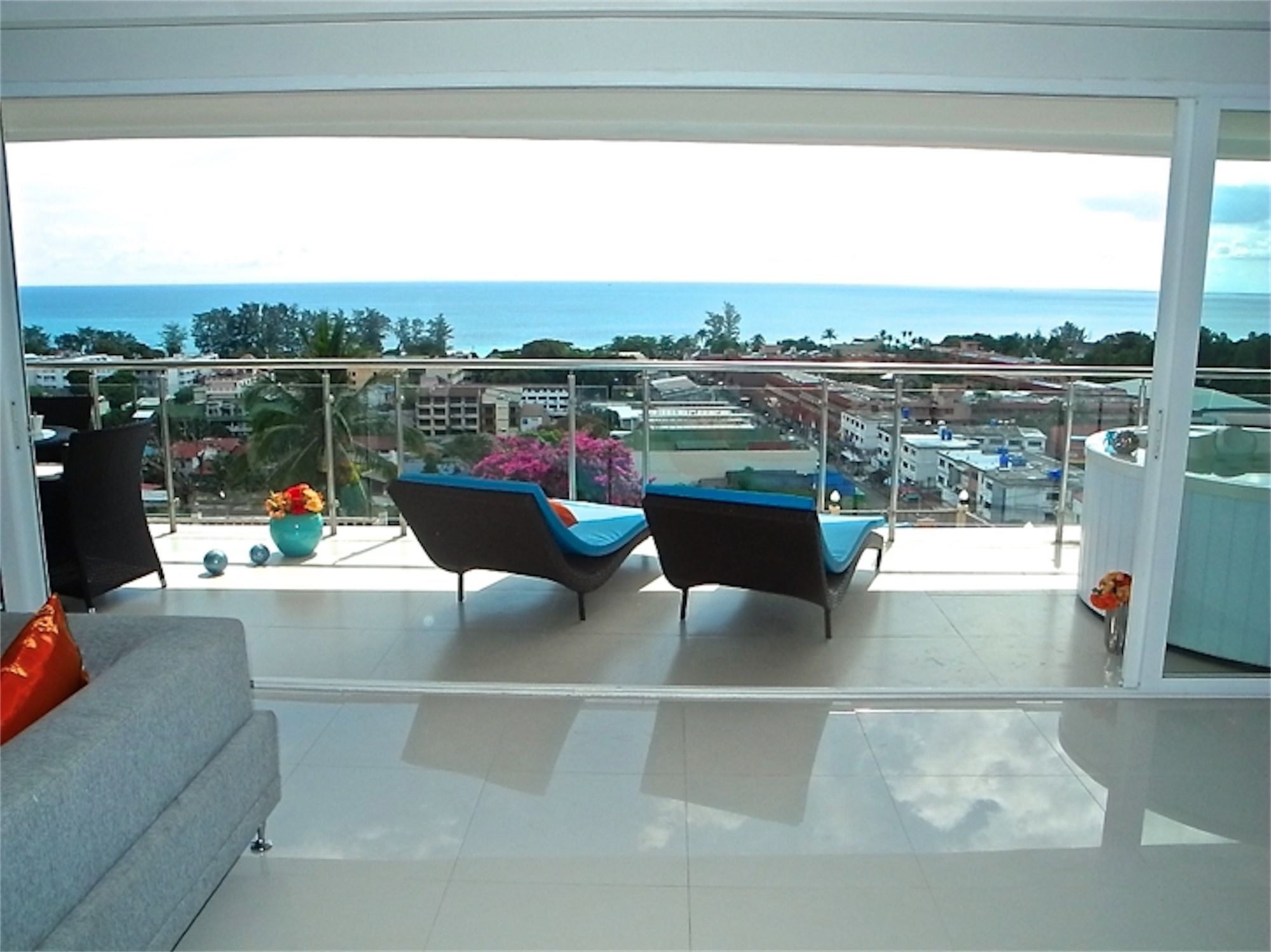 Sunset Plaza 2 Bedrooms Sea View *