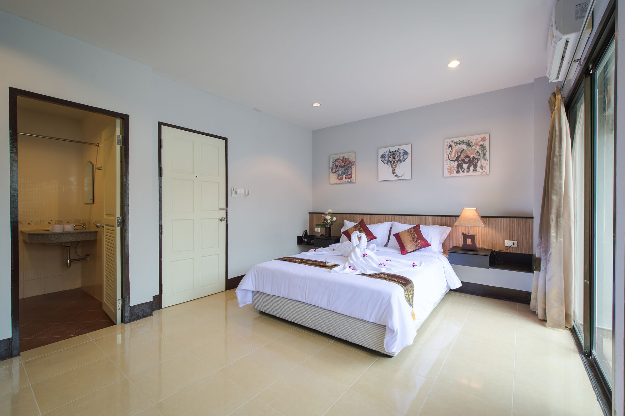 Hotel The Sr