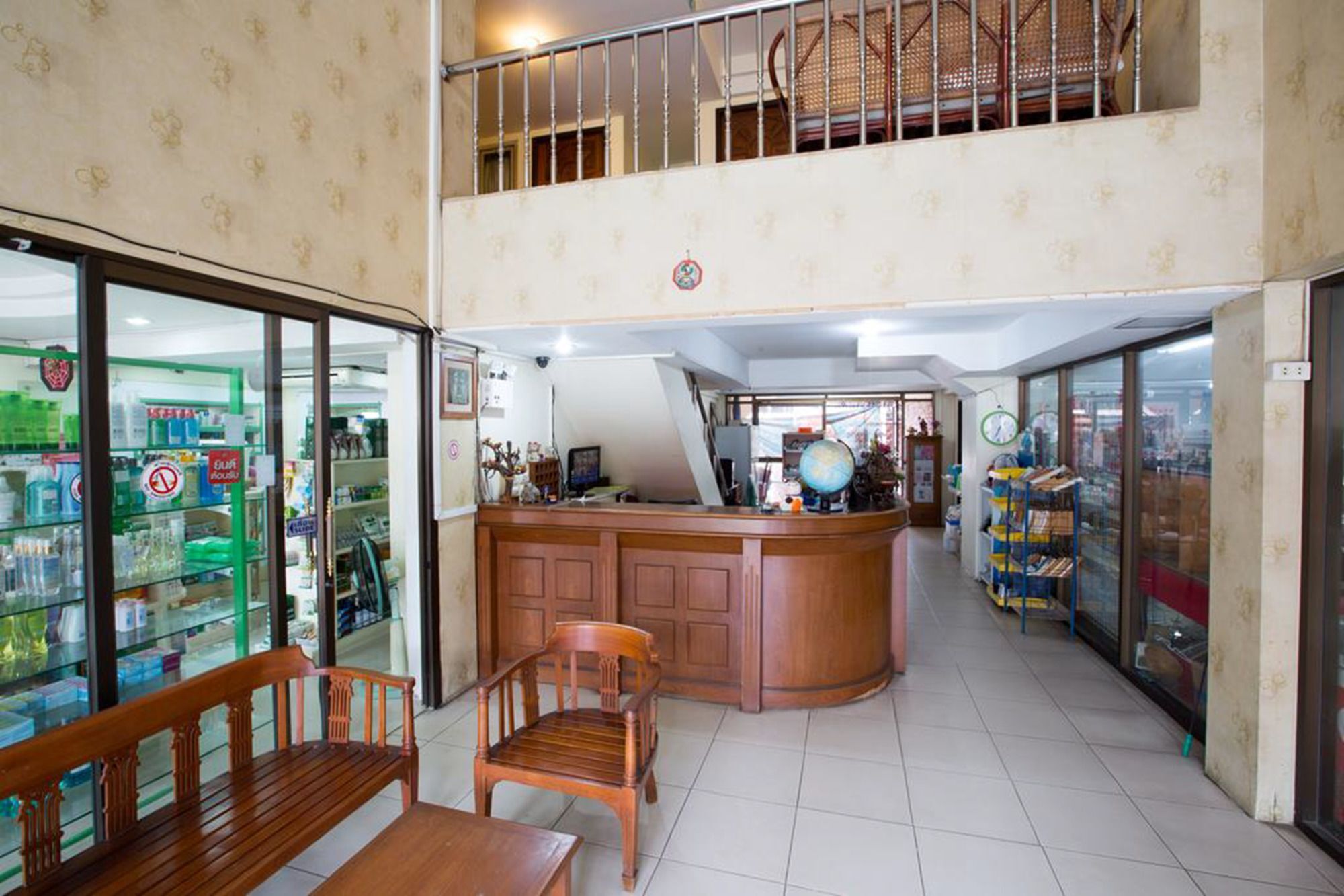 Hotel Oyo 320 Regent 2002 3*