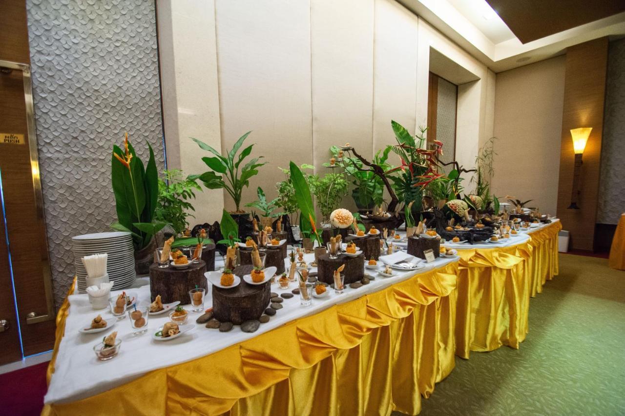 Peach Blossom & Pool - Sha Plus Hotel