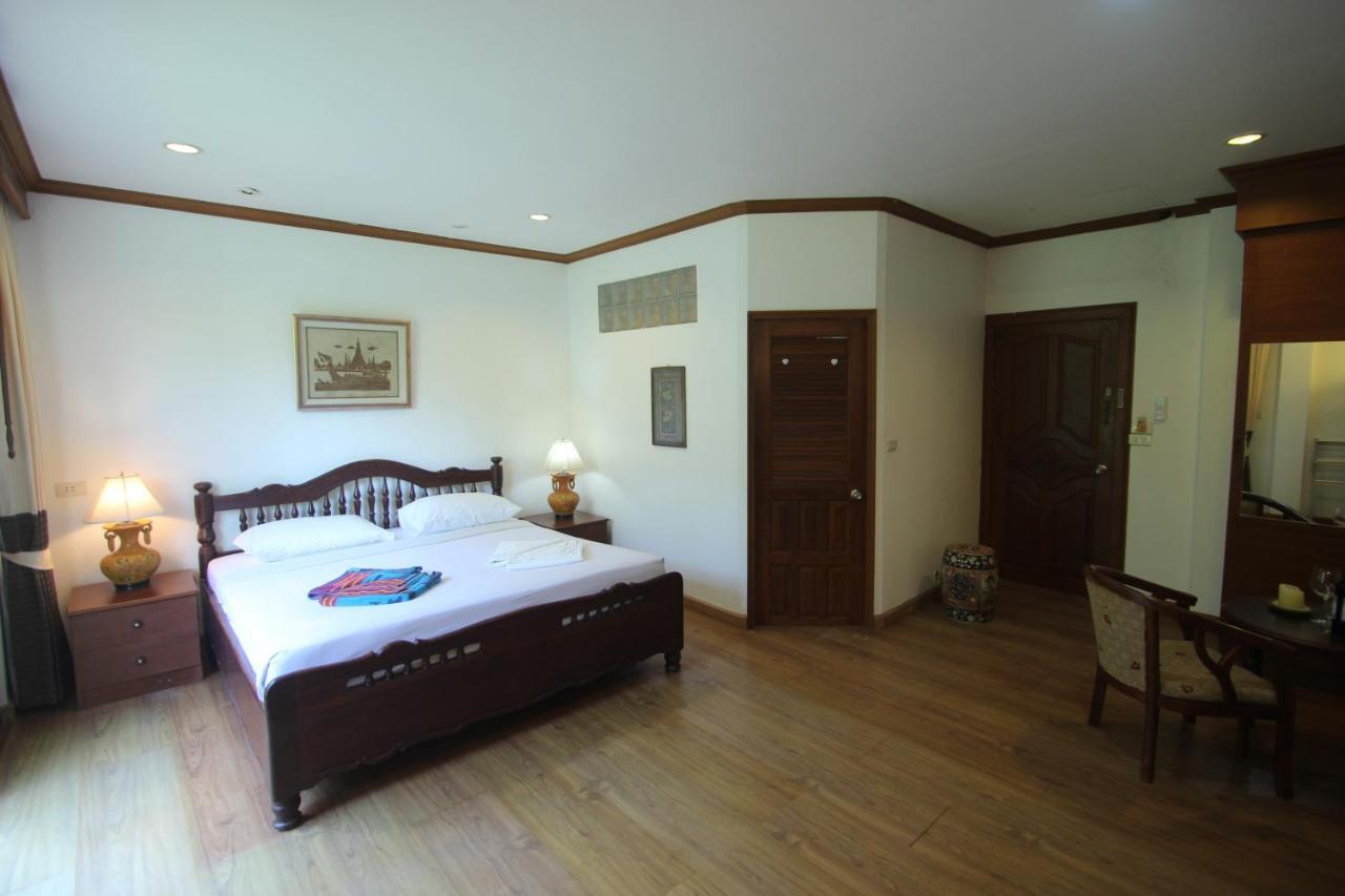 Naithon Beach Hotel