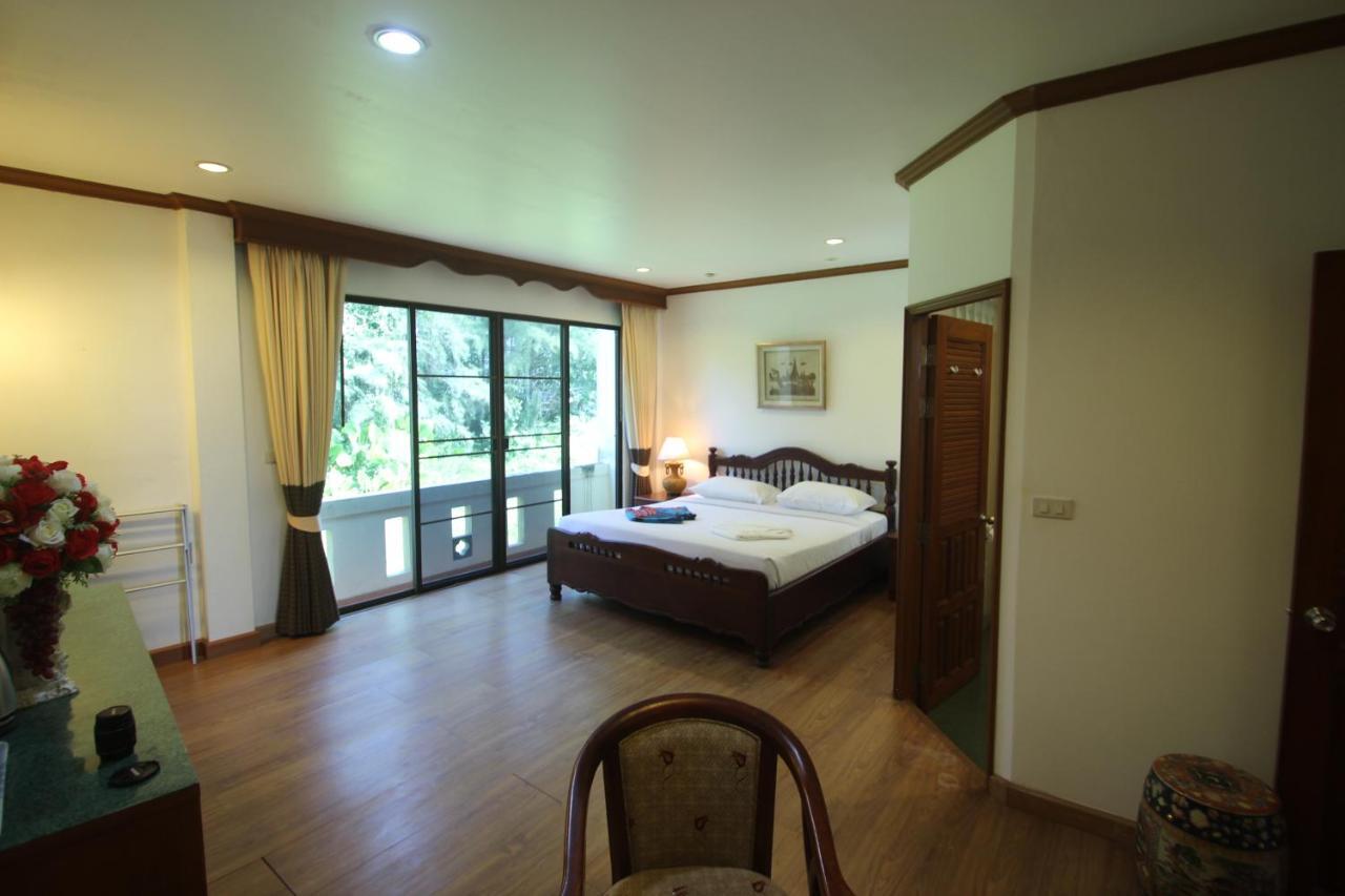 Naithon Beach Hotel