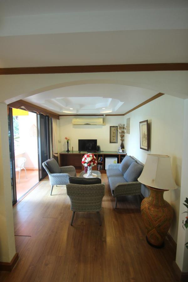 Naithon Beach Hotel