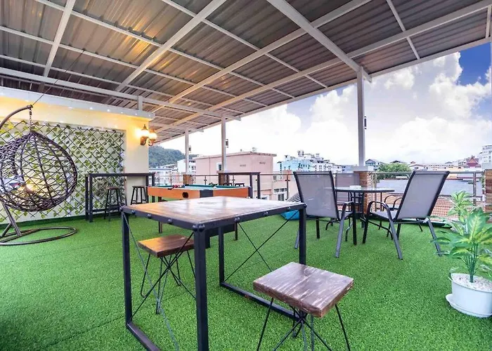 Patong Spacious 4 Bedroom Vacation Home Rooftop Views