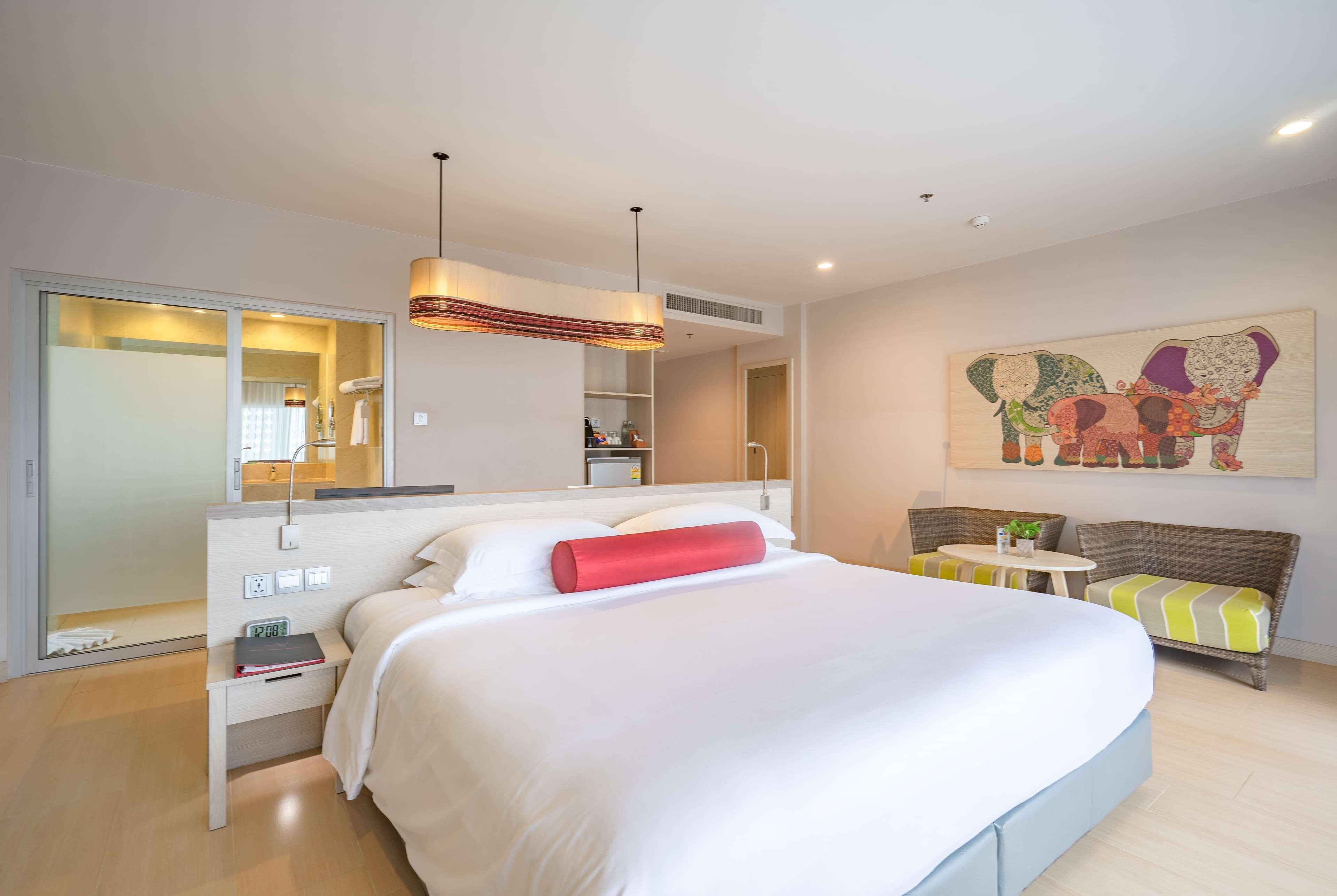Hotel Ramada By Wyndham Phuket Deevana 4*