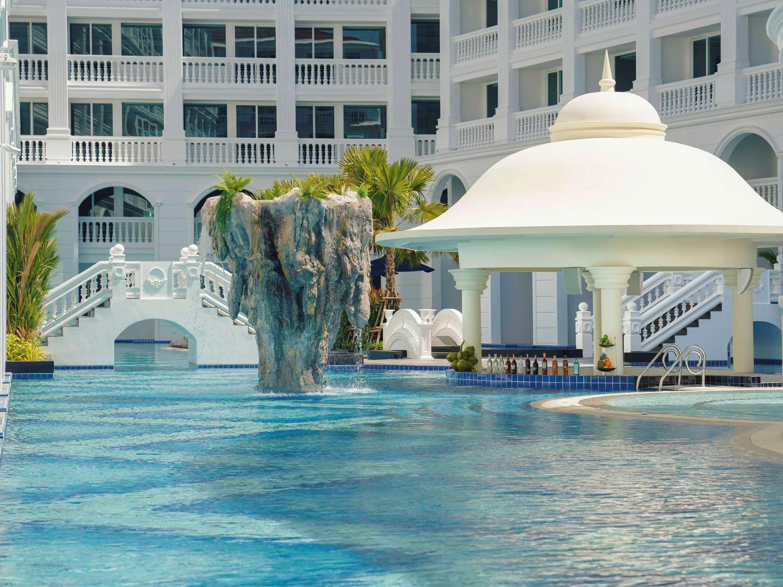 Hotel Moevenpick Myth Phuket 5*