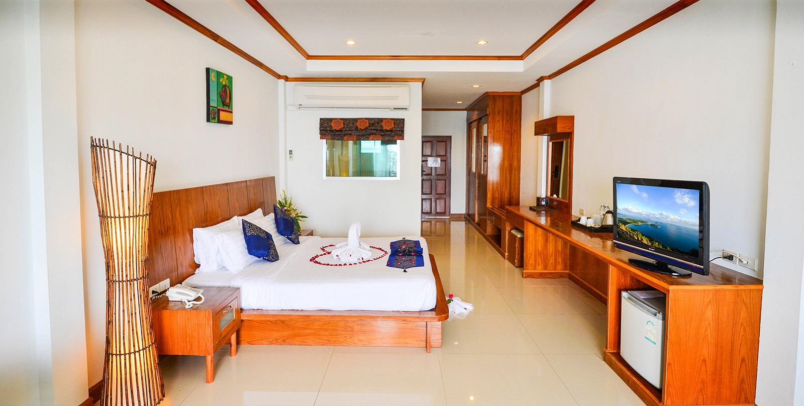 Tri Trang Patong
