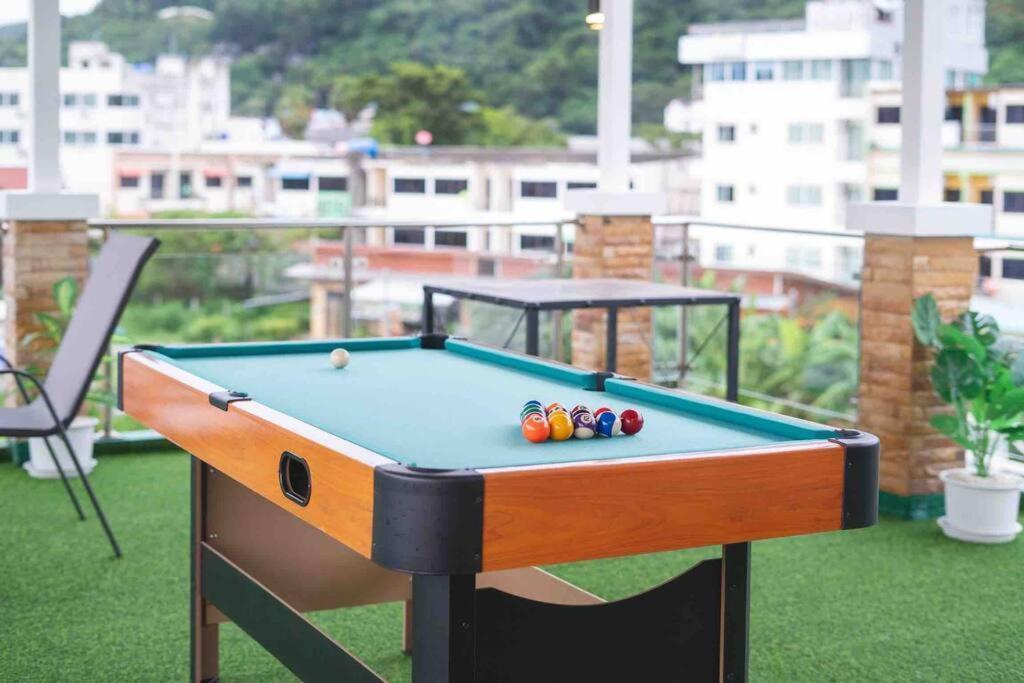 Rumah percutian Spacious 4 Bedroom Vacation Rooftop Views Patong