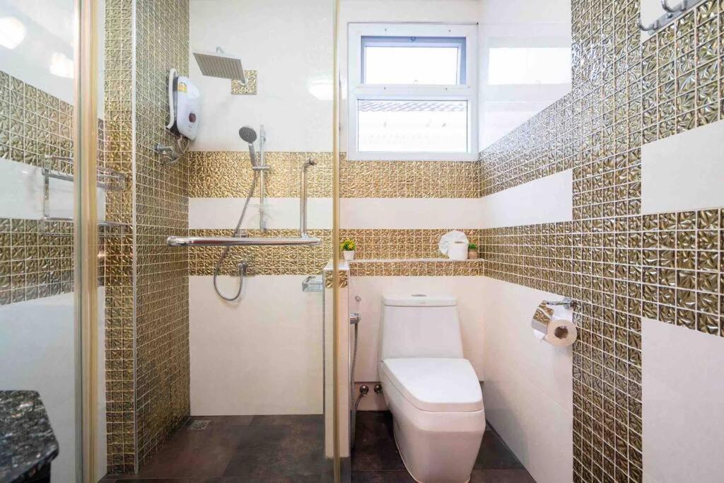 Rumah percutian Spacious 4 Bedroom Vacation Rooftop Views