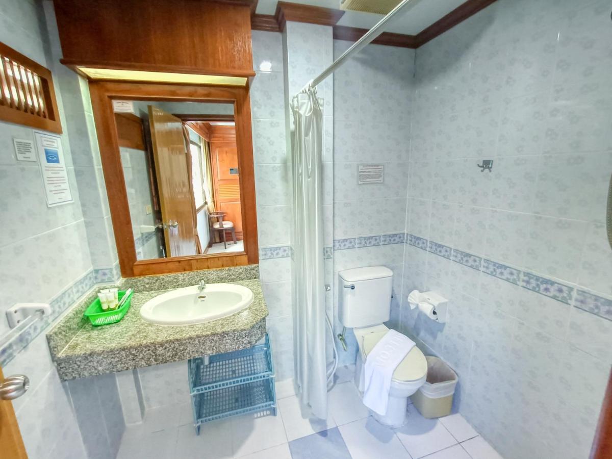 Black Pearl Patong Beachfront Hotel 3*